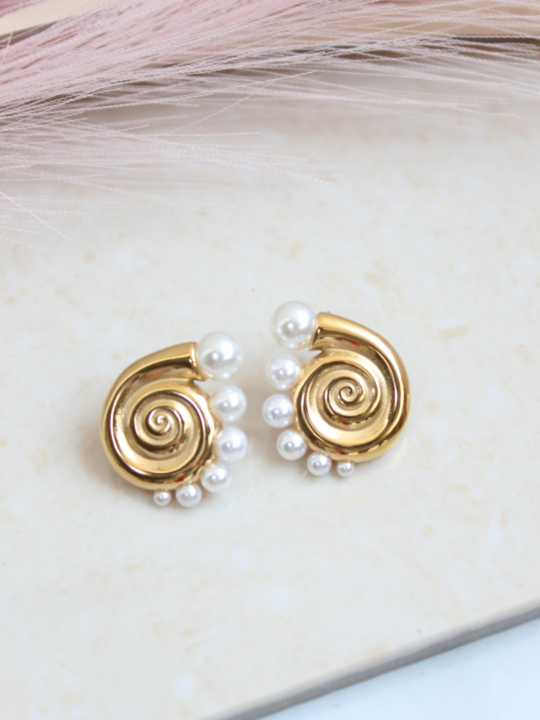 Pearl Shell-Shapded Earring