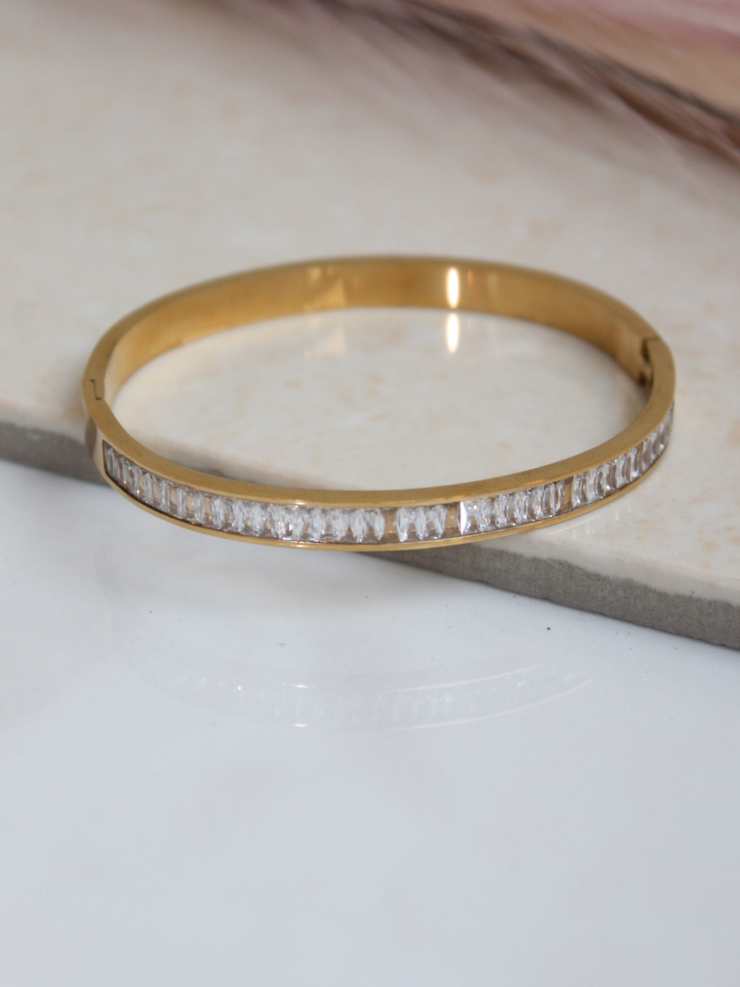 Studded 18K Gold Pleated Bangle