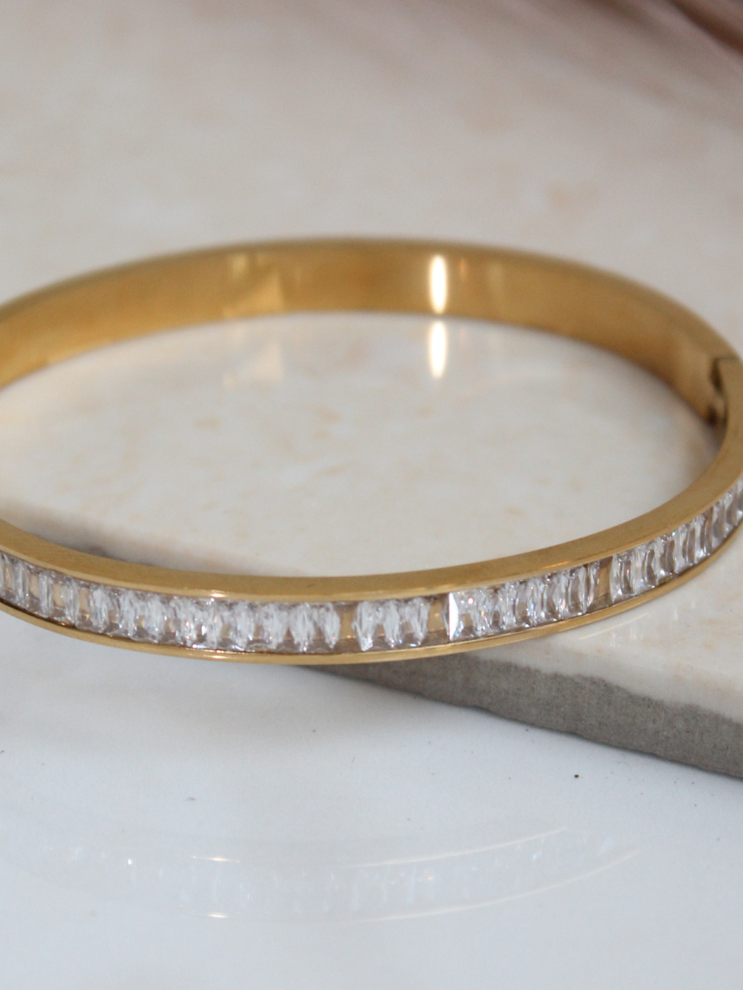 Studded 18K Gold Pleated Bangle