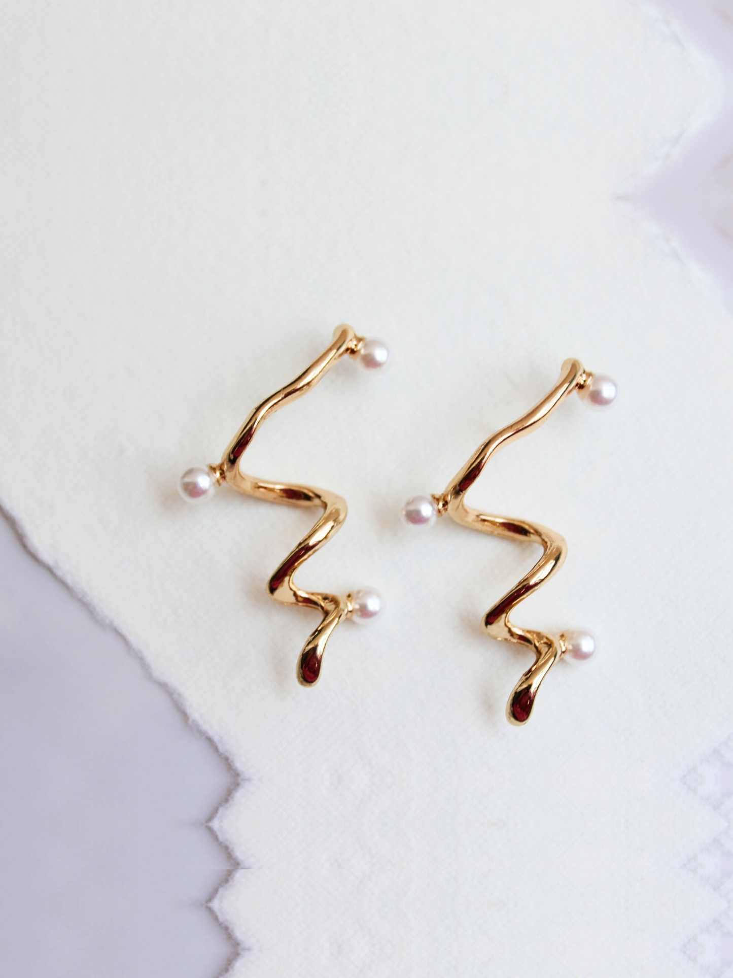 Twisted Pearl Earring