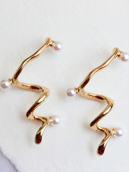 Twisted Pearl Earring