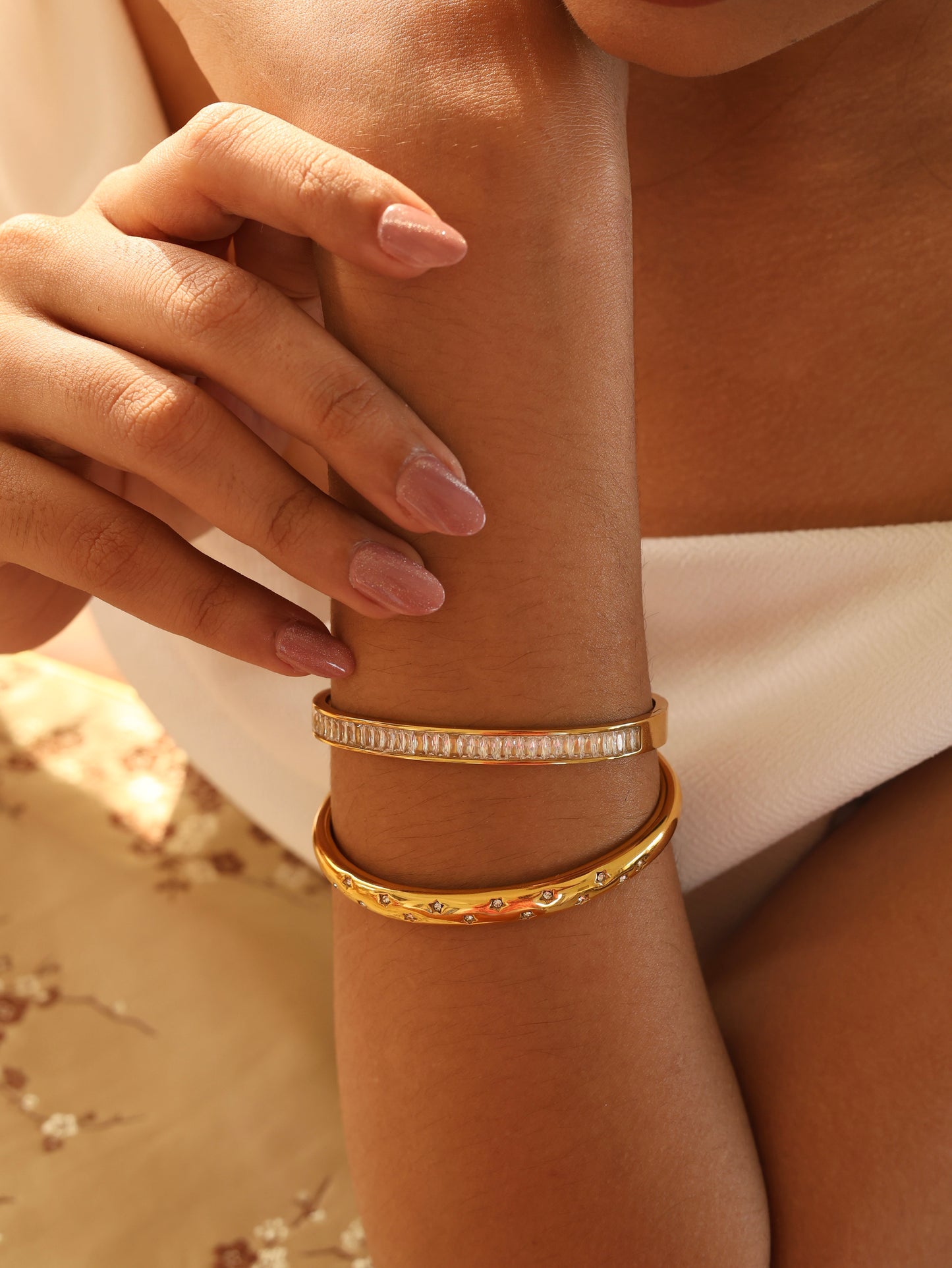 Studded 18K Gold Pleated Bangle